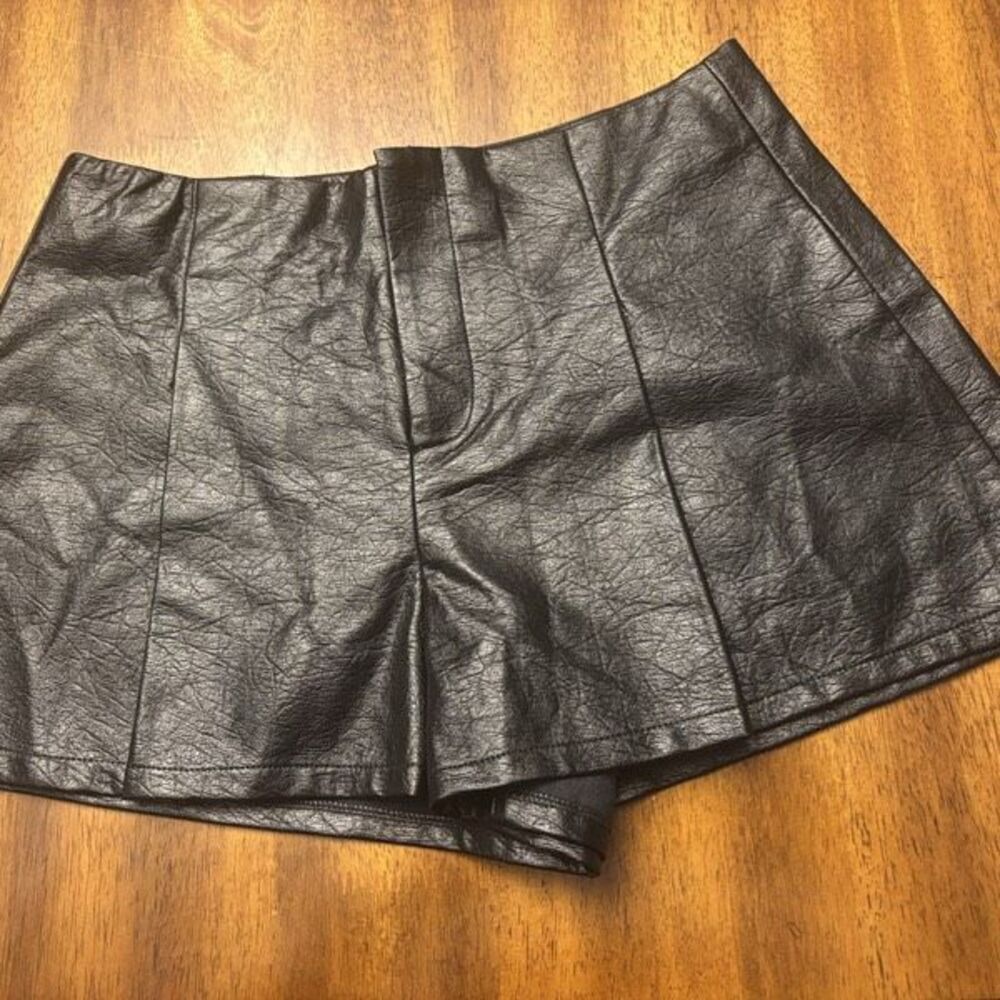 Forever 21 pleated flare shorts, NWT